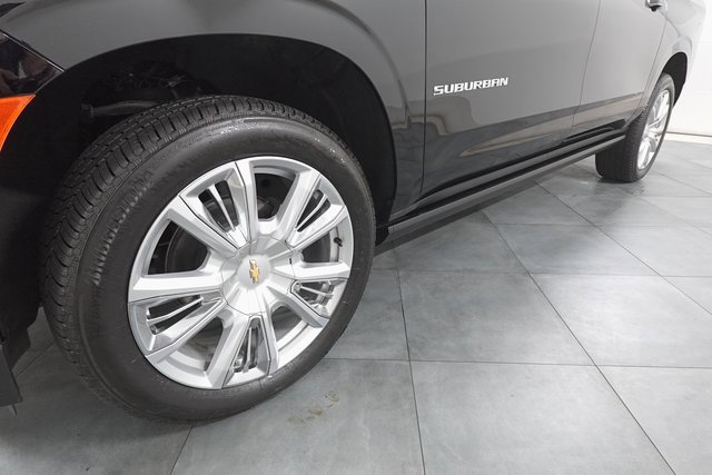 Used 2024 Chevrolet Suburban High Country w/ Premium Package image 31