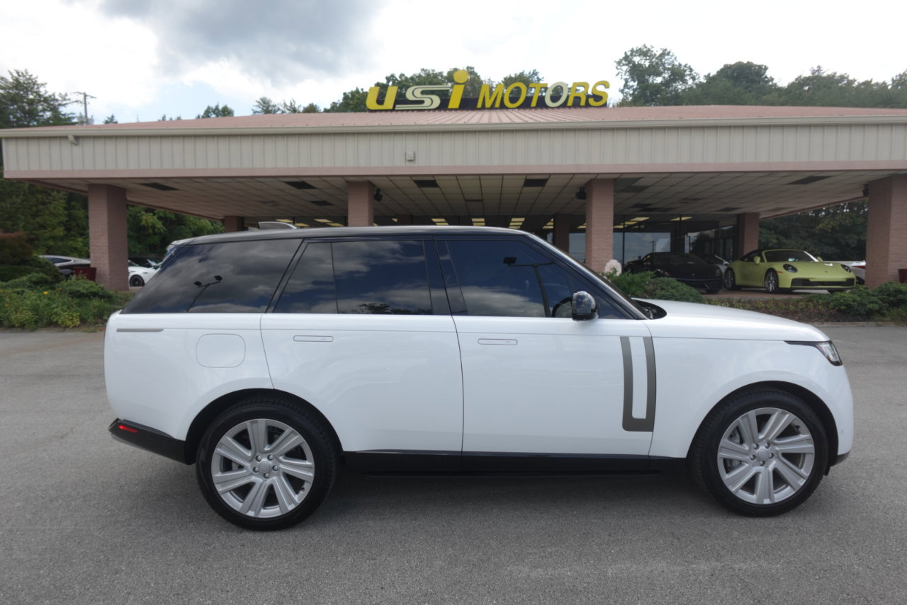 Used 2023 Land Rover Range Rover SE image 2