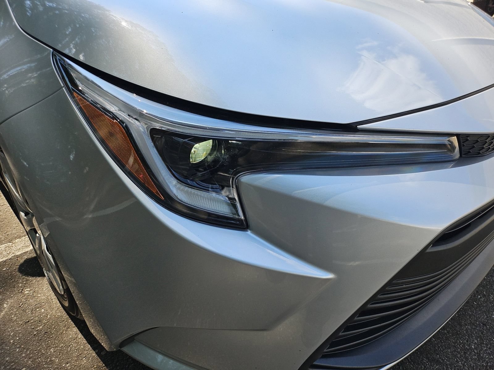 Used 2025 Toyota Corolla LE w/ Convenience Package FWD image 13