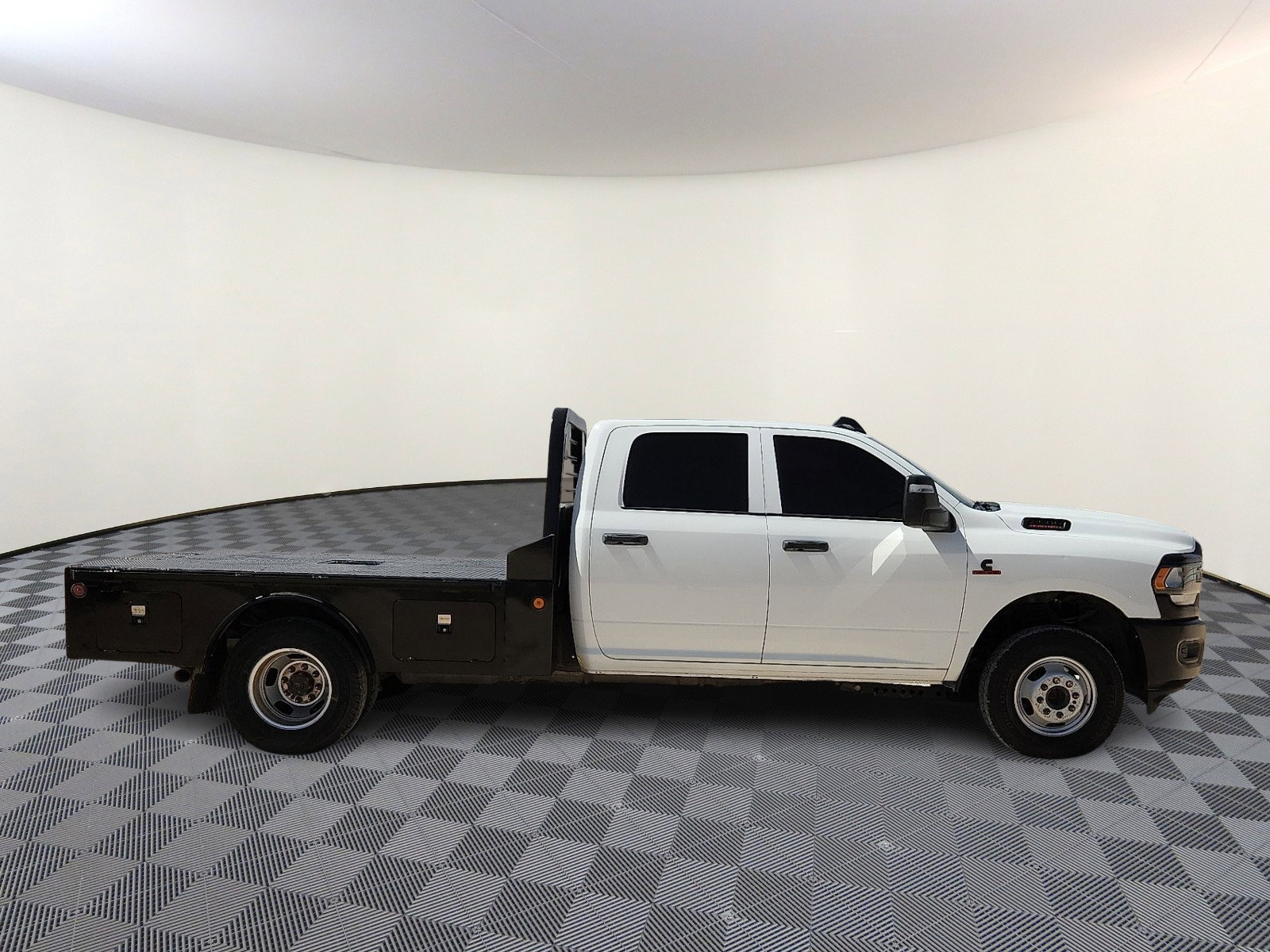 Used 2024 RAM 3500 Tradesman w/ Electrical Accessory Group image 5