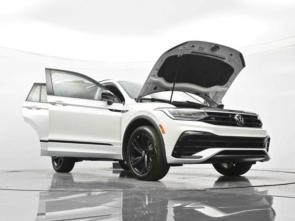 Used 2023 Volkswagen Tiguan SE R-Line FWD image 48