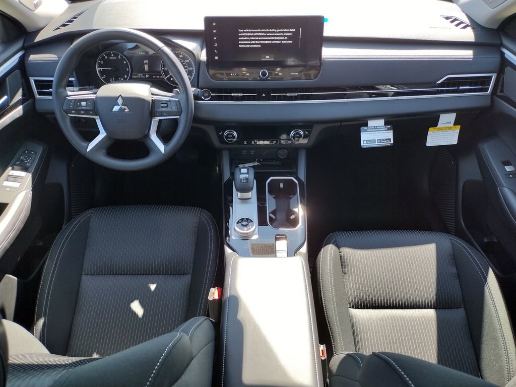 New 2026 Mitsubishi Outlander ES image 2