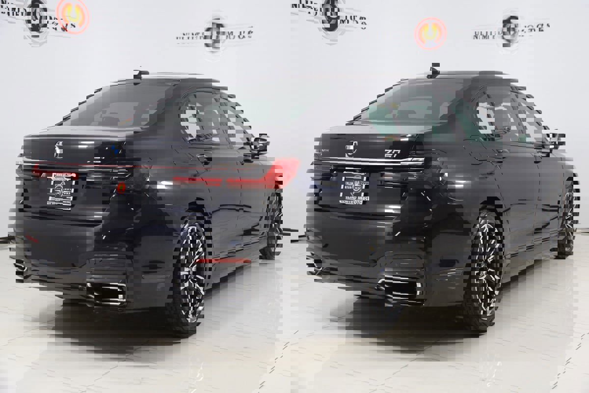 Used 2022 BMW 750i xDrive w/ M Sport Package image 3