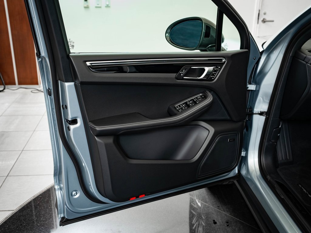 New 2026 Porsche Macan Turbo image 31