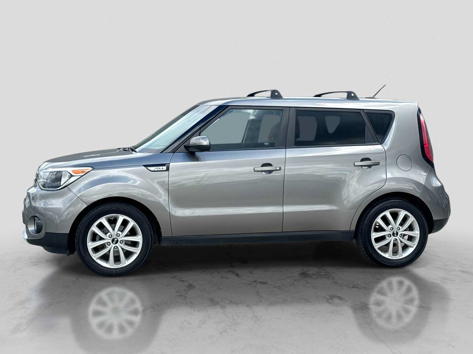Used 2018 Kia Soul + FWD image 3