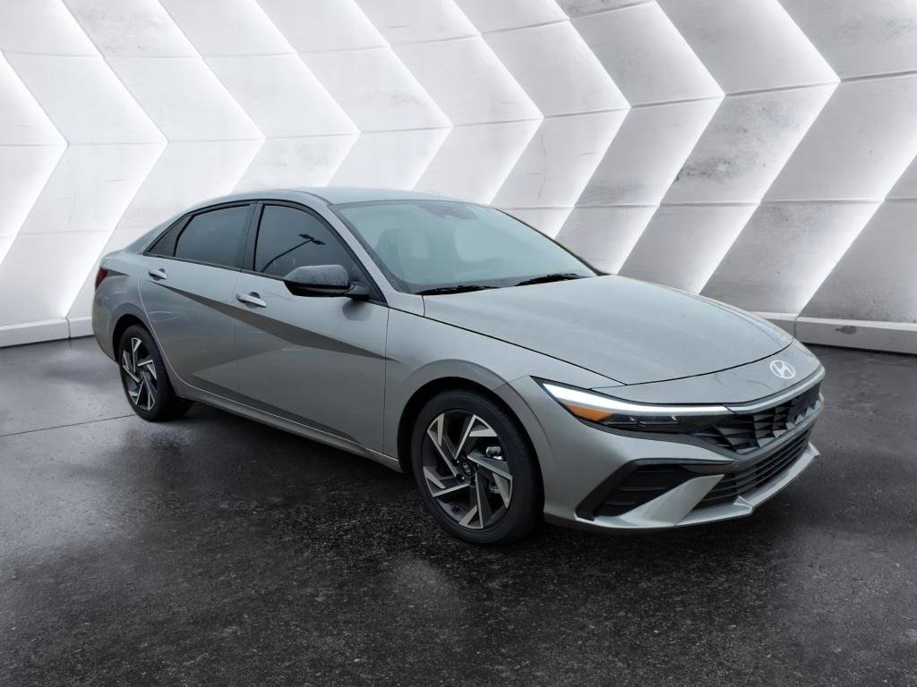 Used 2025 Hyundai Elantra Sport image 7