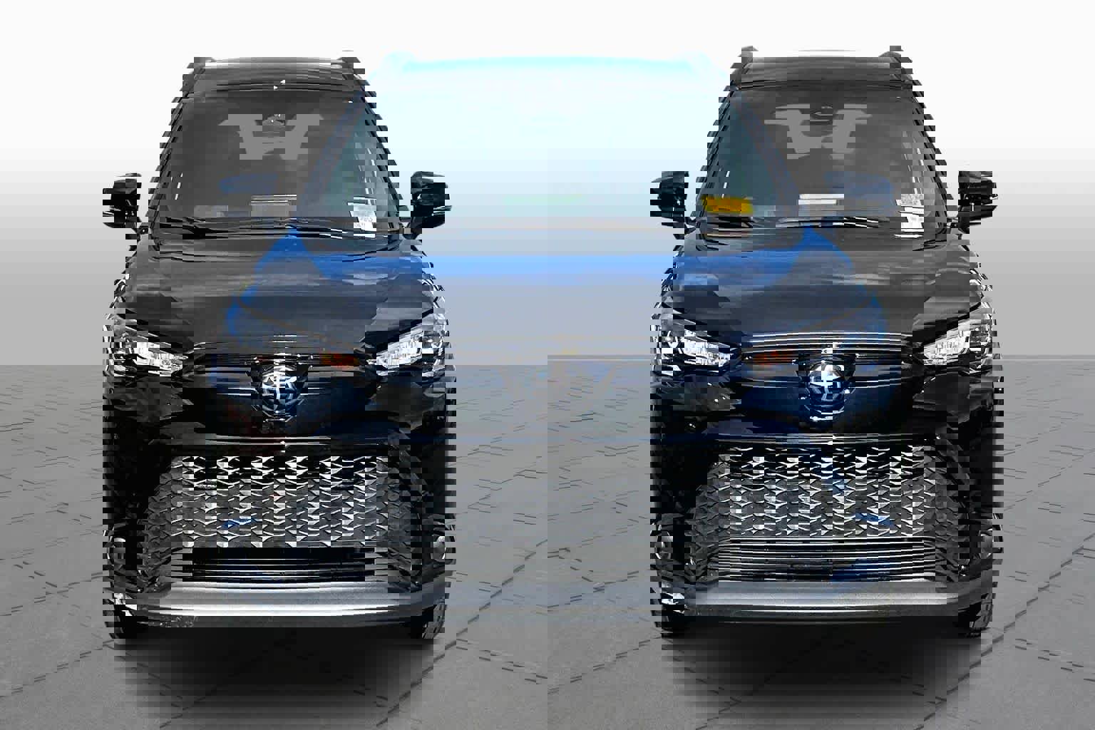 Used 2024 Toyota Corolla Cross SE image 3