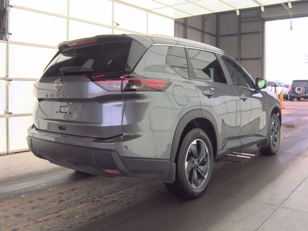 Used 2024 Nissan Rogue SV w/ SV Premium Package image 3