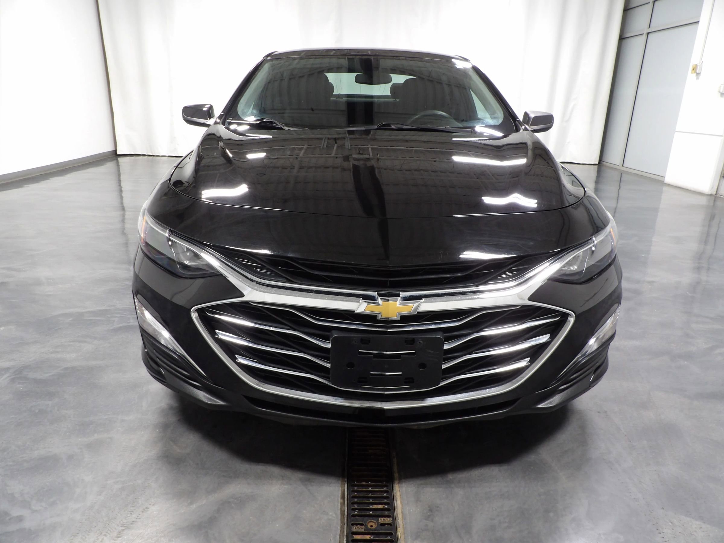 Used 2021 Chevrolet Malibu LS image 2