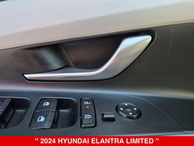 Used 2024 Hyundai Elantra Limited FWD image 12