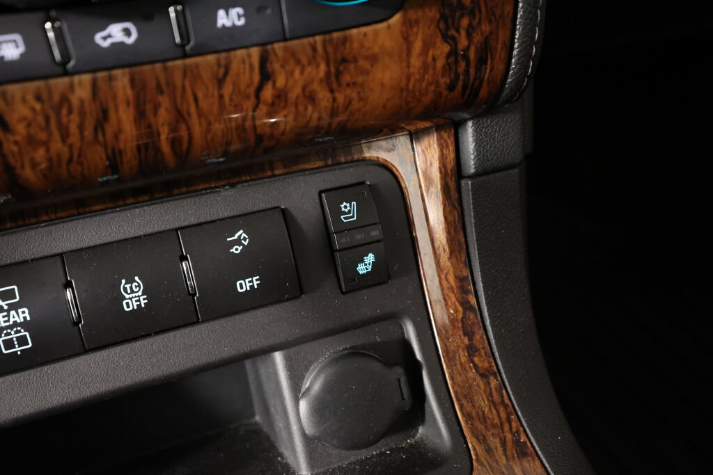 Used 2014 Chevrolet Traverse LTZ w/ LPO, 'HIT The Road' Package FWD image 39