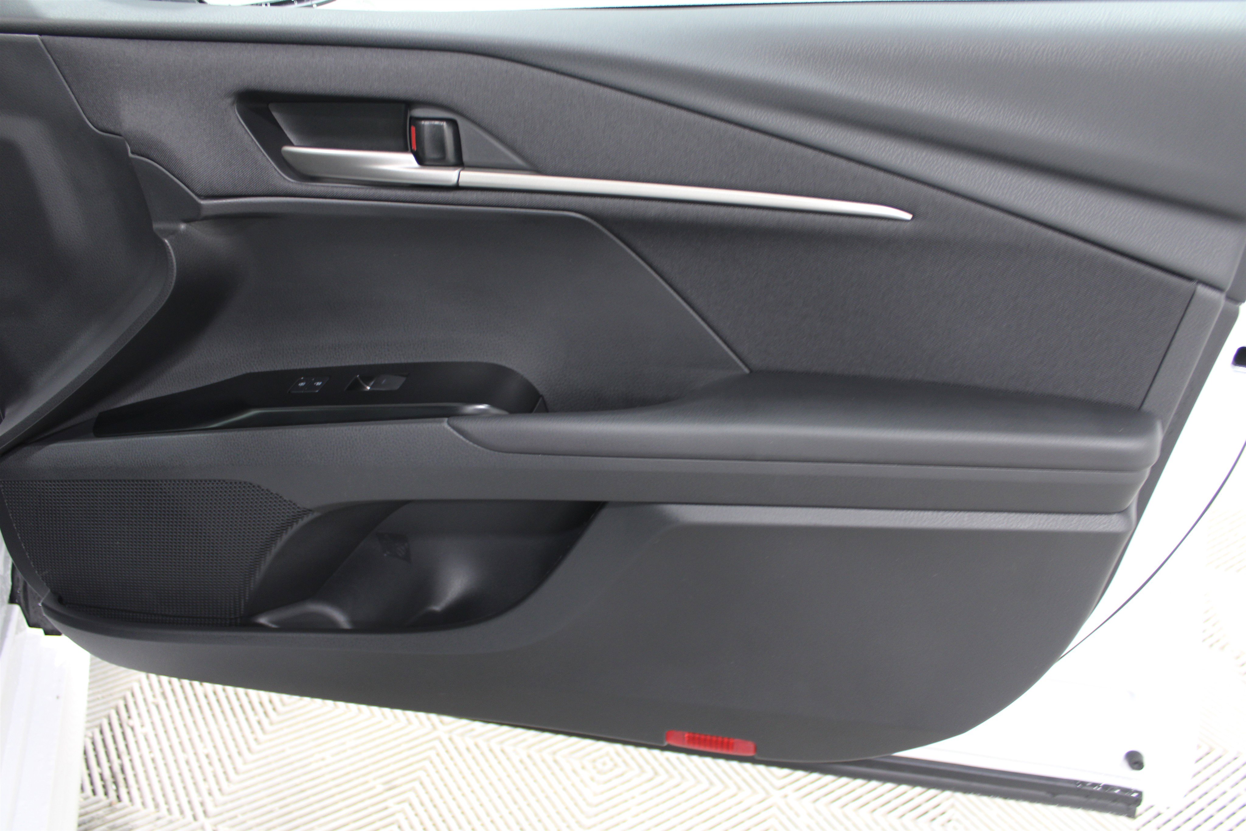 Used 2025 Toyota Camry LE w/ Convenience Package image 25