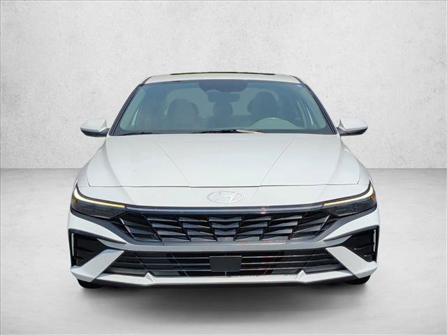 Used 2025 Hyundai Elantra SEL FWD image 2