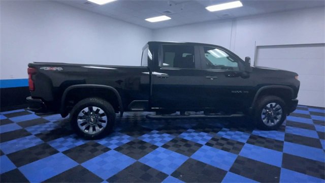Used 2022 Chevrolet Silverado 2500 Custom w/ Custom Value Package image 9