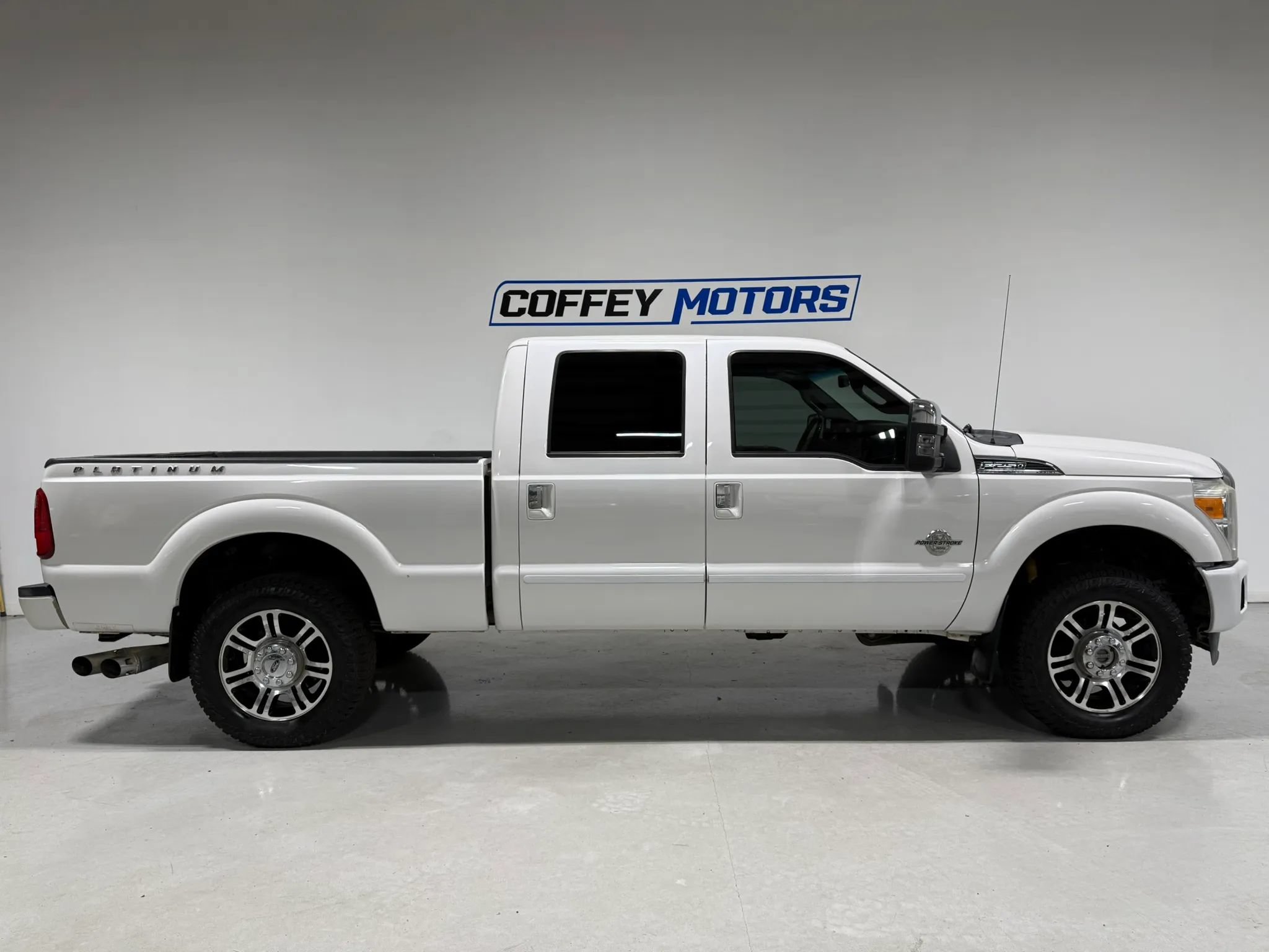 Used 2015 Ford F250 Platinum w/ FX4 Off-Road Package AWD/4WD image 7