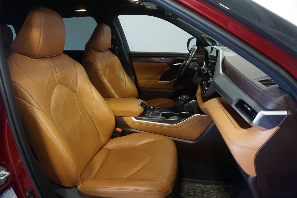 Used 2020 Toyota Highlander Platinum image 24