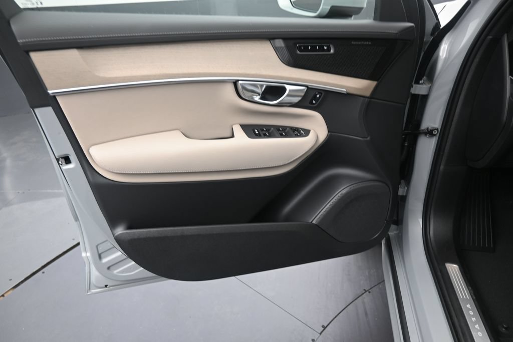 New 2027 Volvo XC90 T8 Plus AWD/4WD image 10