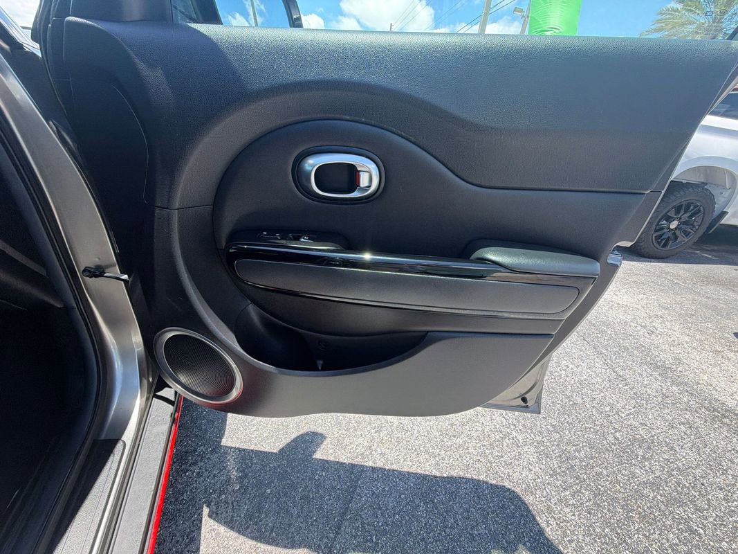 Used 2017 Kia Soul ! FWD image 21