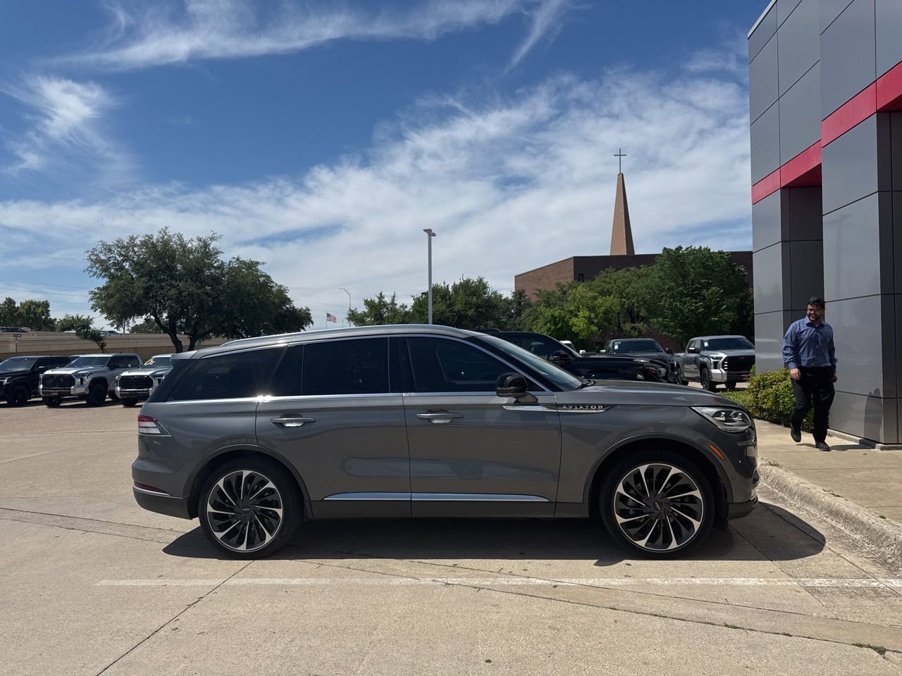 Used 2023 Lincoln Aviator Reserve w/ Equipment Group 201A RWD image 3