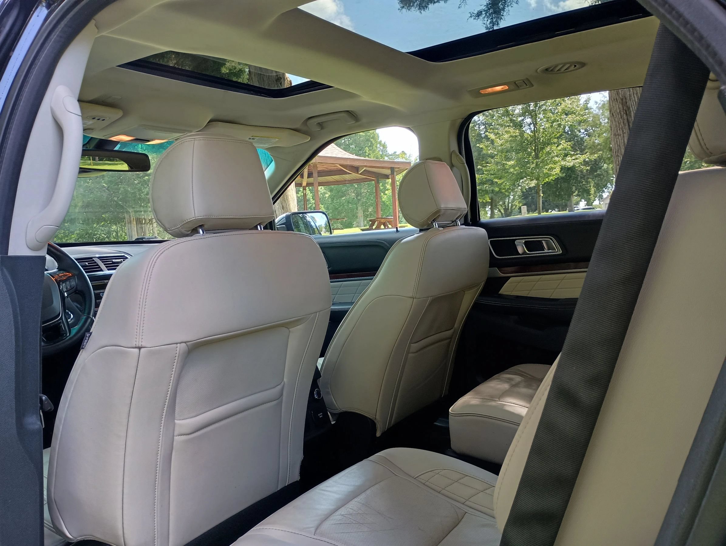 Used 2016 Ford Explorer Platinum AWD/4WD image 19
