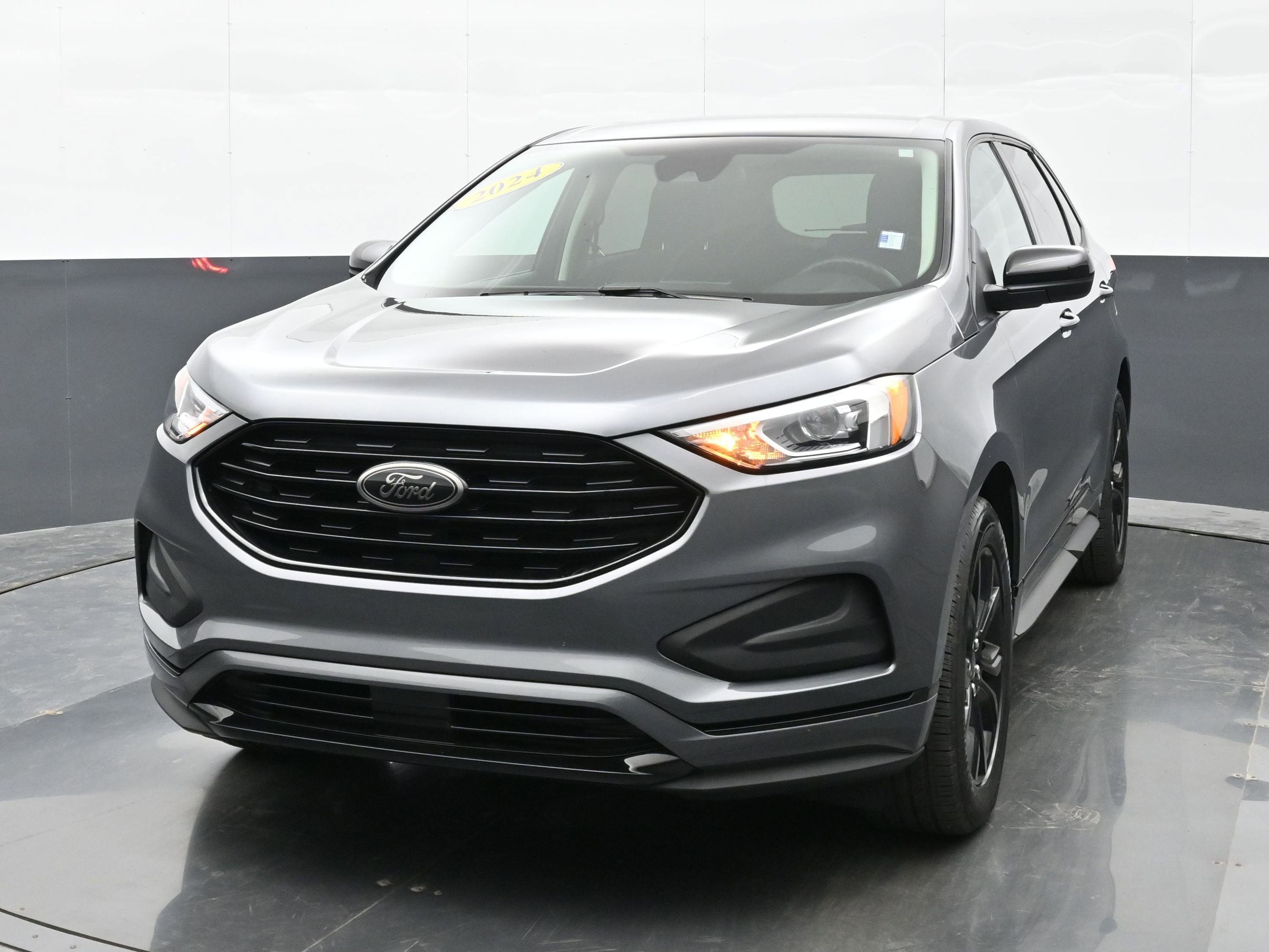 Used 2024 Ford Edge SE w/ Black Appearance Package image 7