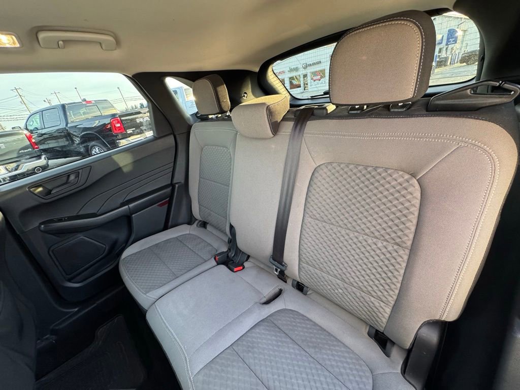 Used 2022 Ford Escape SE w/ Cold Weather Package image 9