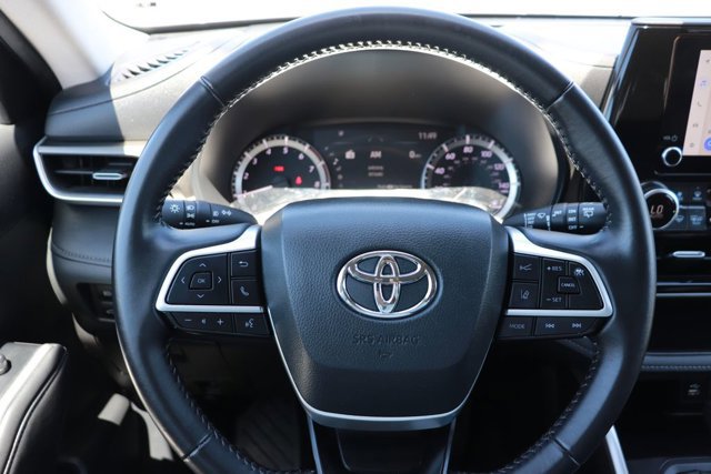 Used 2025 Toyota Highlander LE image 19
