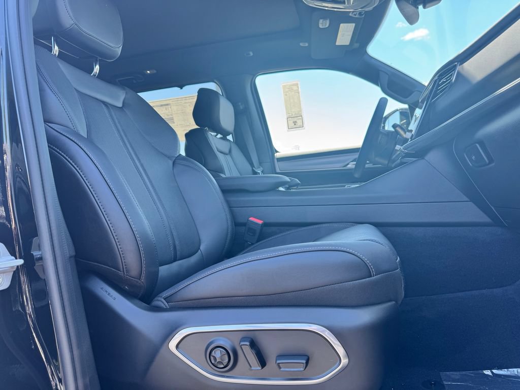 New 2026 Jeep Grand Wagoneer Limited AWD/4WD image 10