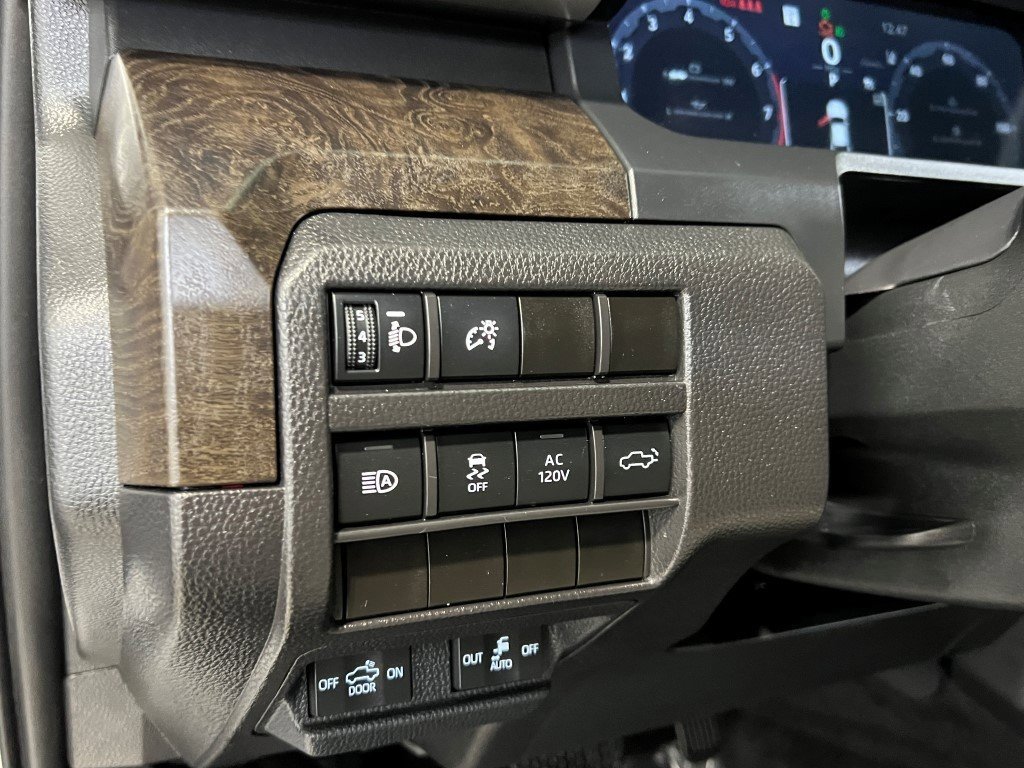 Used 2025 Toyota Tacoma Limited image 27