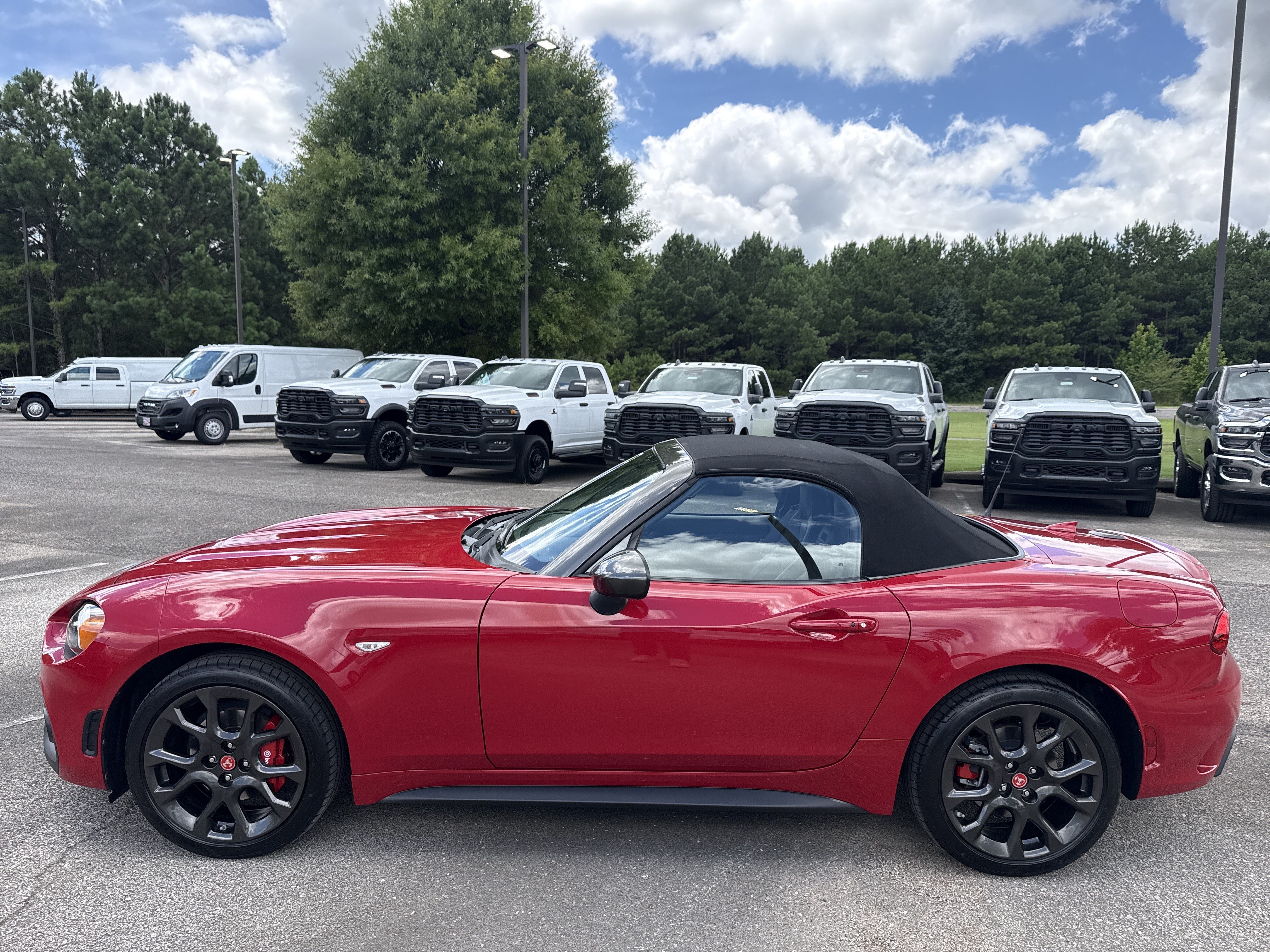 Used 2020 FIAT 124 Spider Abarth RWD image 4