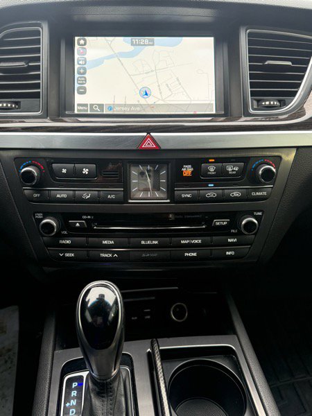 Used 2015 Hyundai Genesis 3.8 image 22