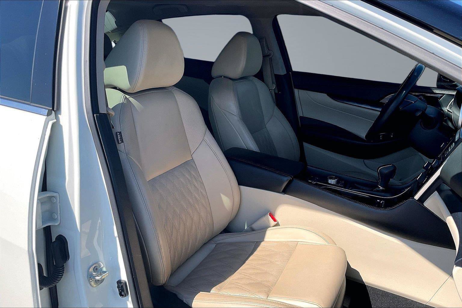 Certified 2023 Nissan Maxima Platinum w/ Sport Mat Group FWD image 8