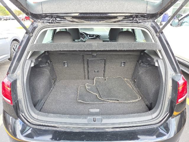 Used 2019 Volkswagen Golf S FWD image 22