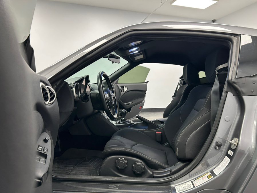 Used 2016 Nissan 370Z Touring Sport image 29