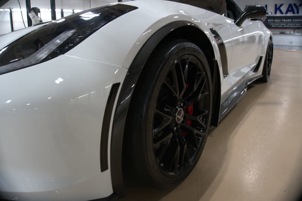 Used 2015 Chevrolet Corvette Z06 w/ 3LZ Preferred Equipment Group image 12