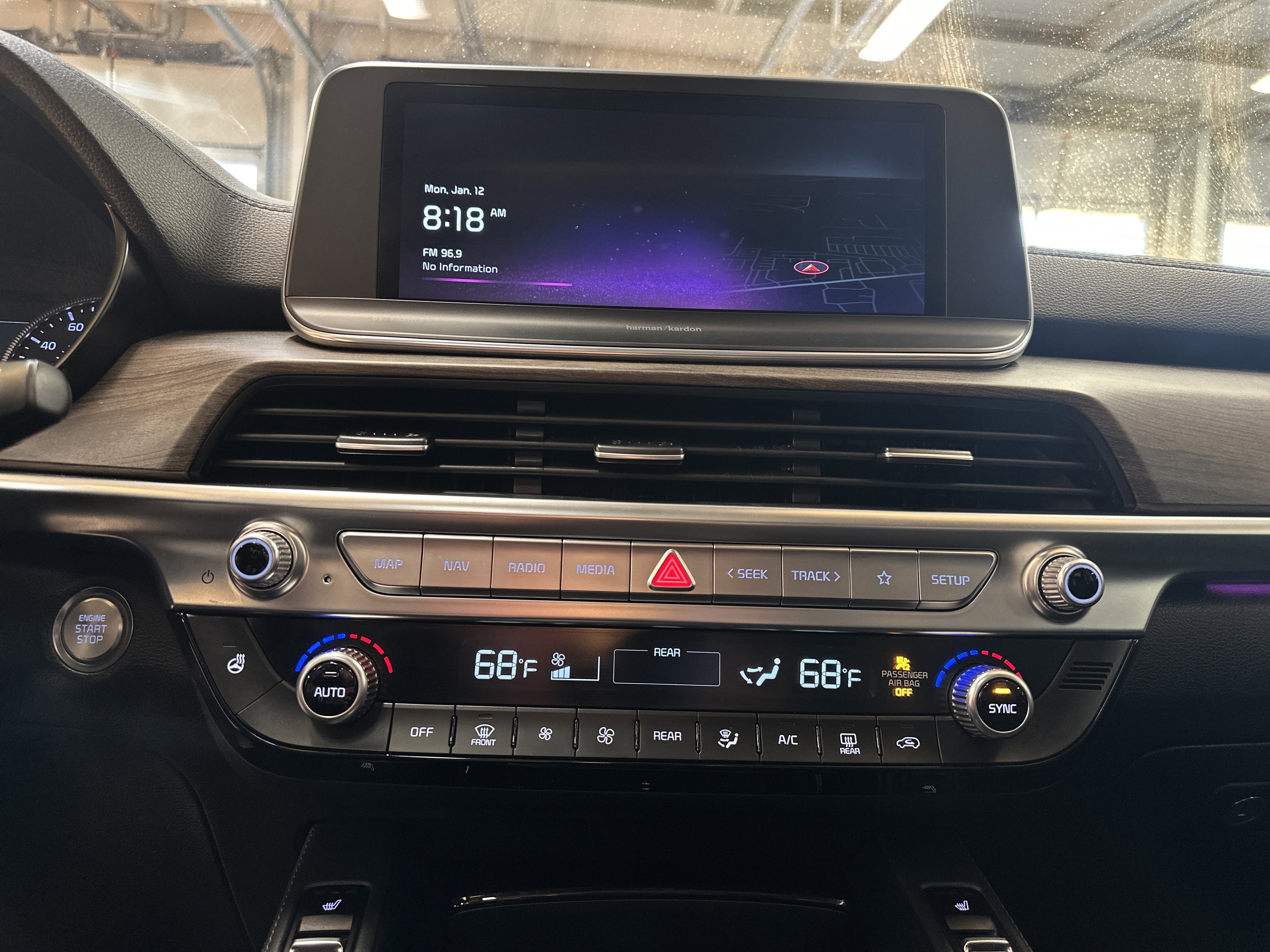 Used 2020 Kia Telluride SX w/ SX Prestige Package image 3