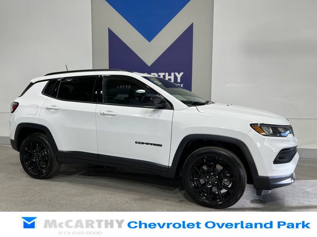 Used 2025 Jeep Compass Latitude w/ Altitude Special Edition image 3