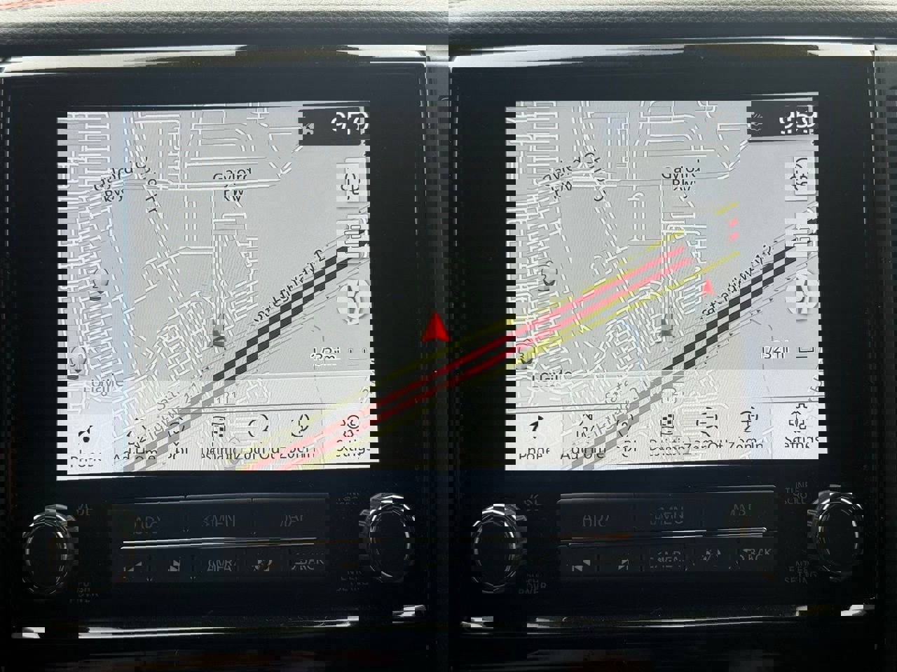 Used 2023 Nissan Titan PRO-4X w/ Pro-4x Convenience Package image 9