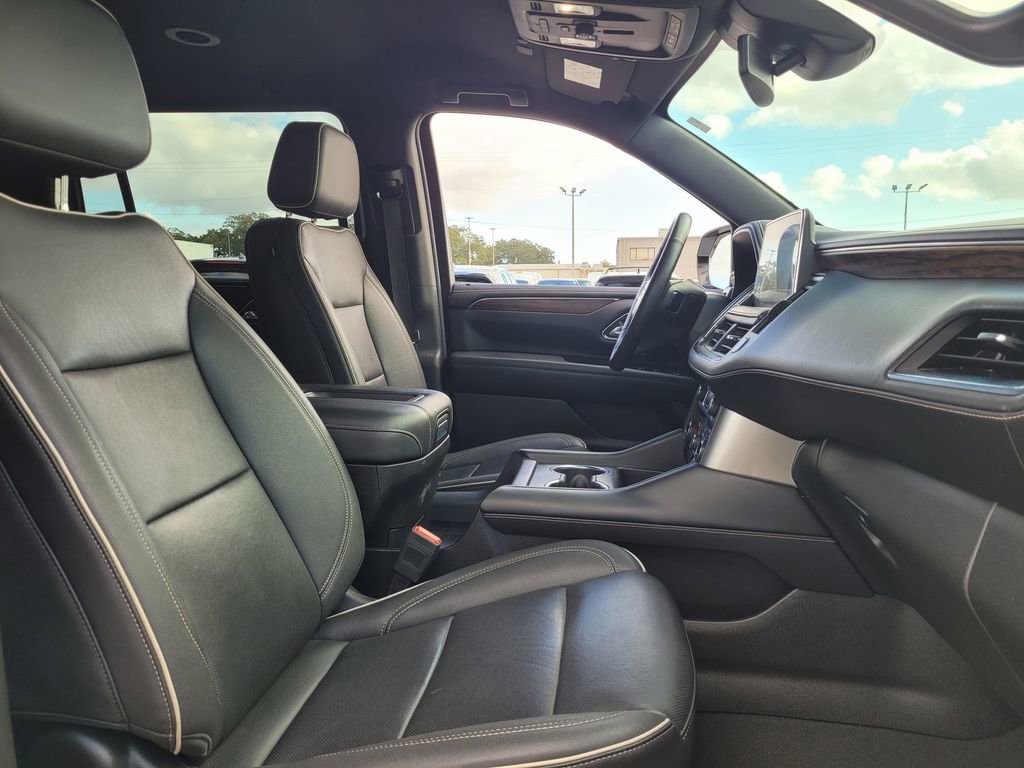 Used 2023 Chevrolet Suburban Premier image 31