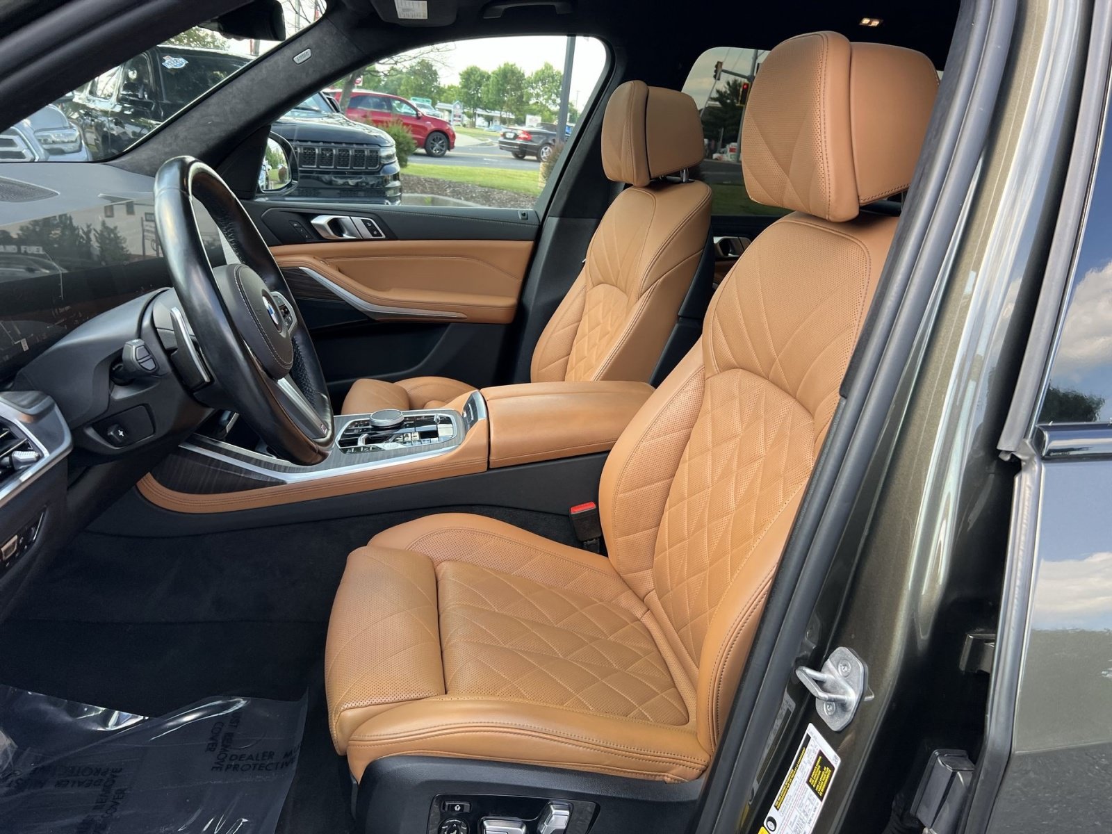 Used 2023 BMW X7 xDrive40i w/ M Sport Package AWD/4WD image 13