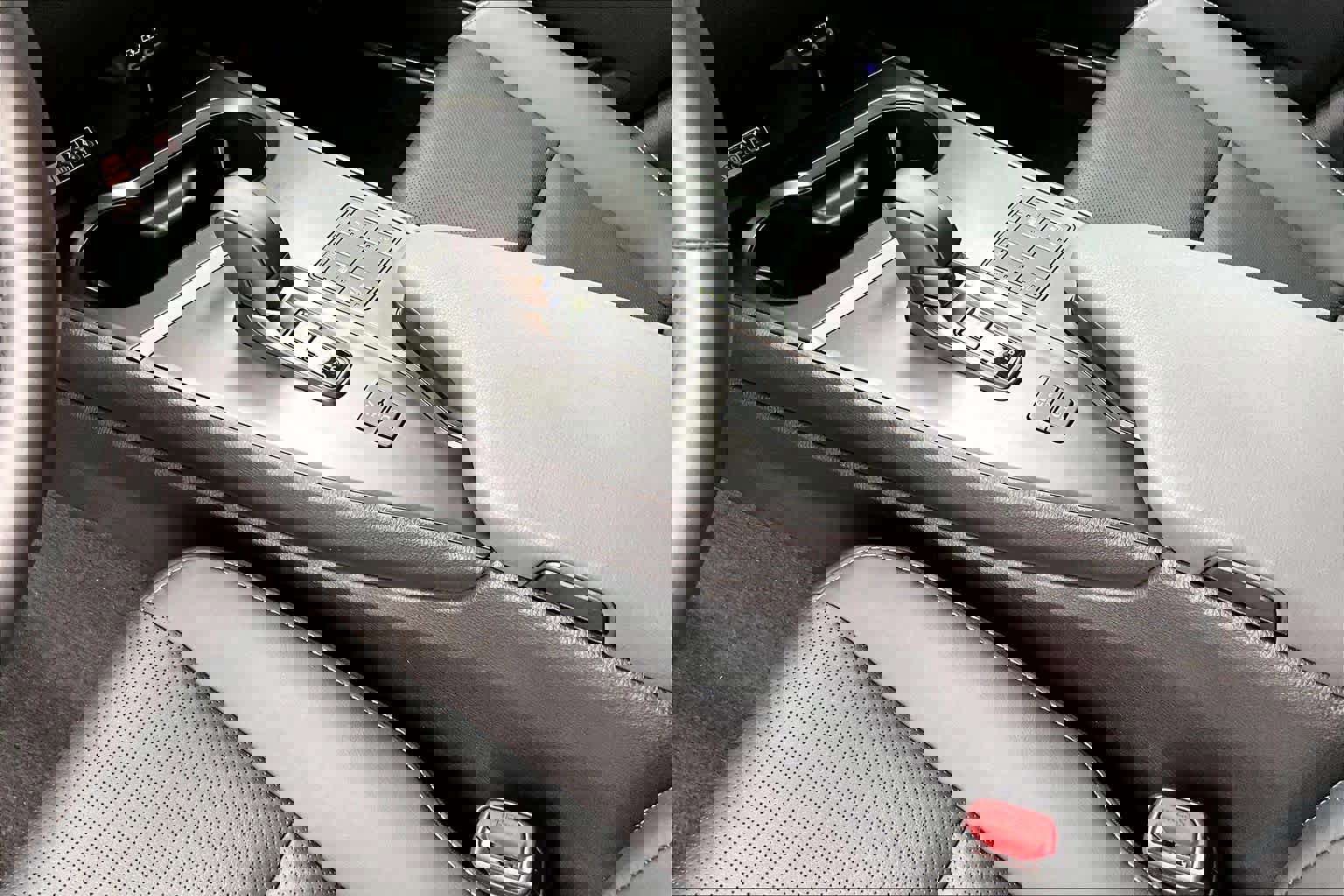 Used 2025 Lexus UX 300h FWD image 17