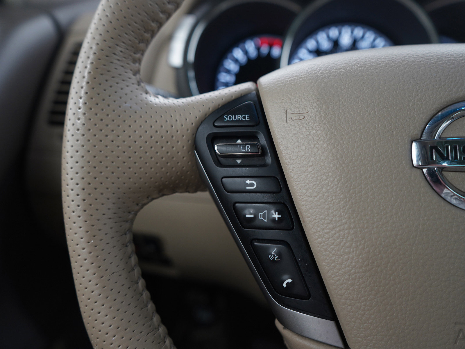 Used 2014 Nissan Murano LE w/ Platinum Edition Package AWD/4WD image 24