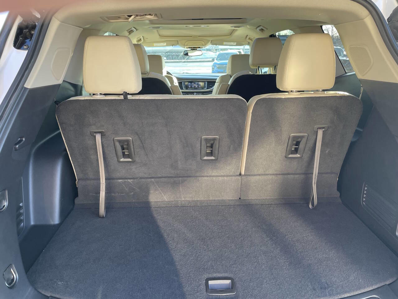 Used 2021 Buick Enclave Essence image 6