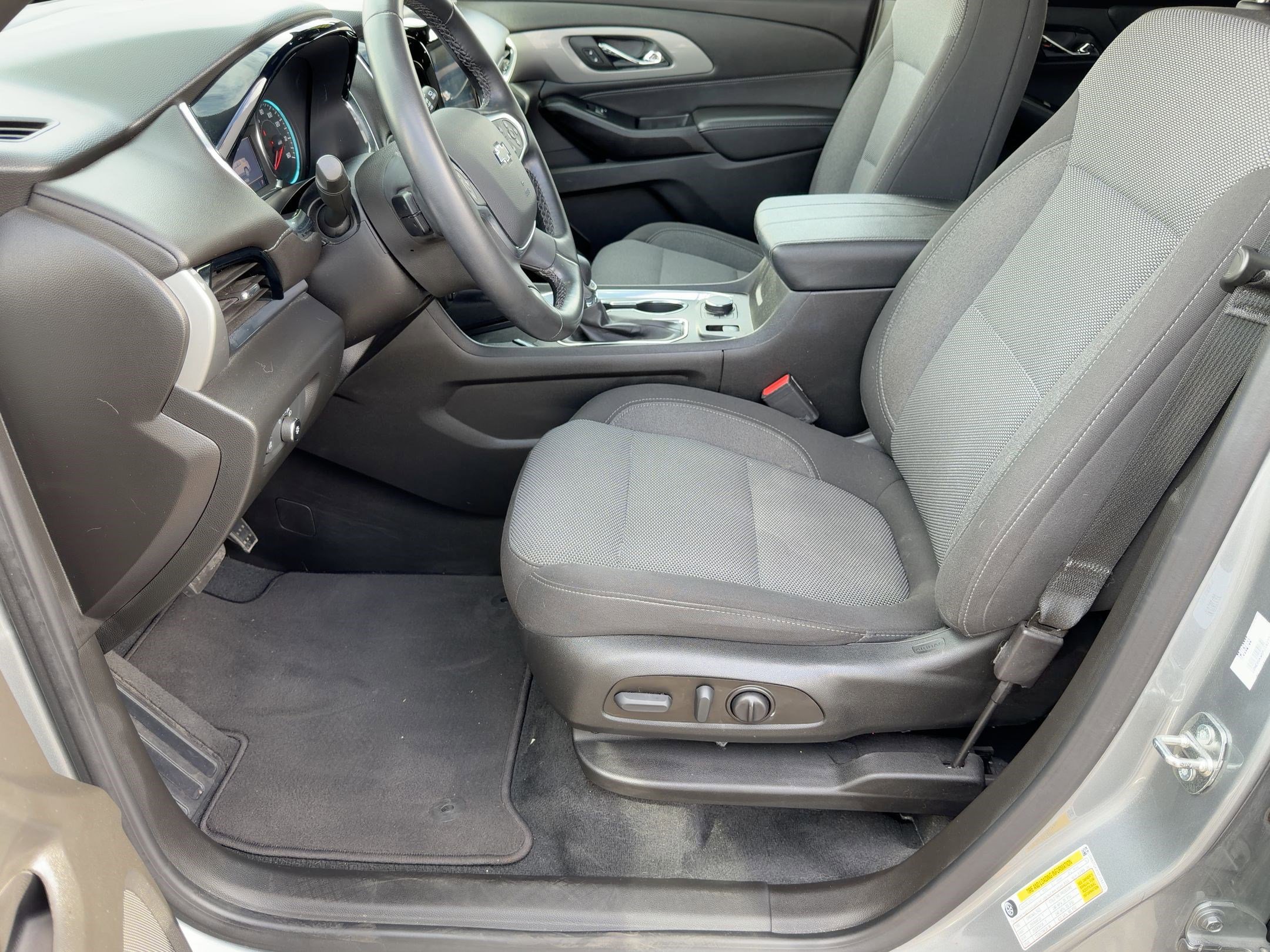 Used 2023 Chevrolet Traverse LT image 4