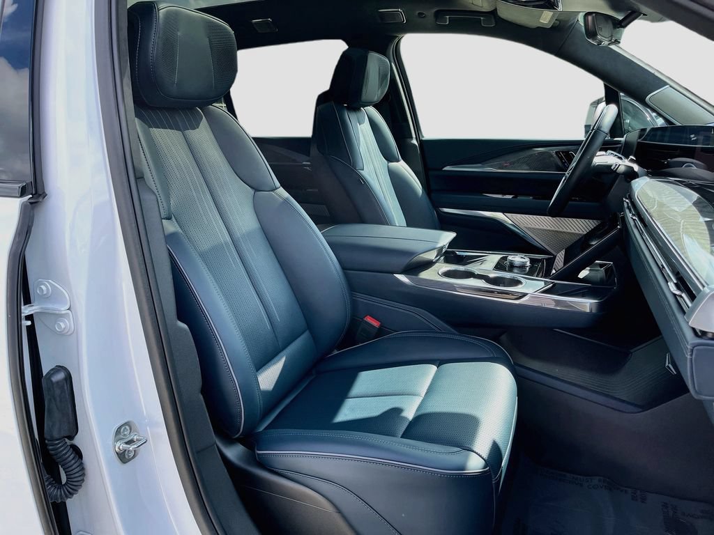 Certified 2025 Cadillac Escalade IQ Luxury 2 w/ LPO, Premium Carpet Package AWD/4WD image 34