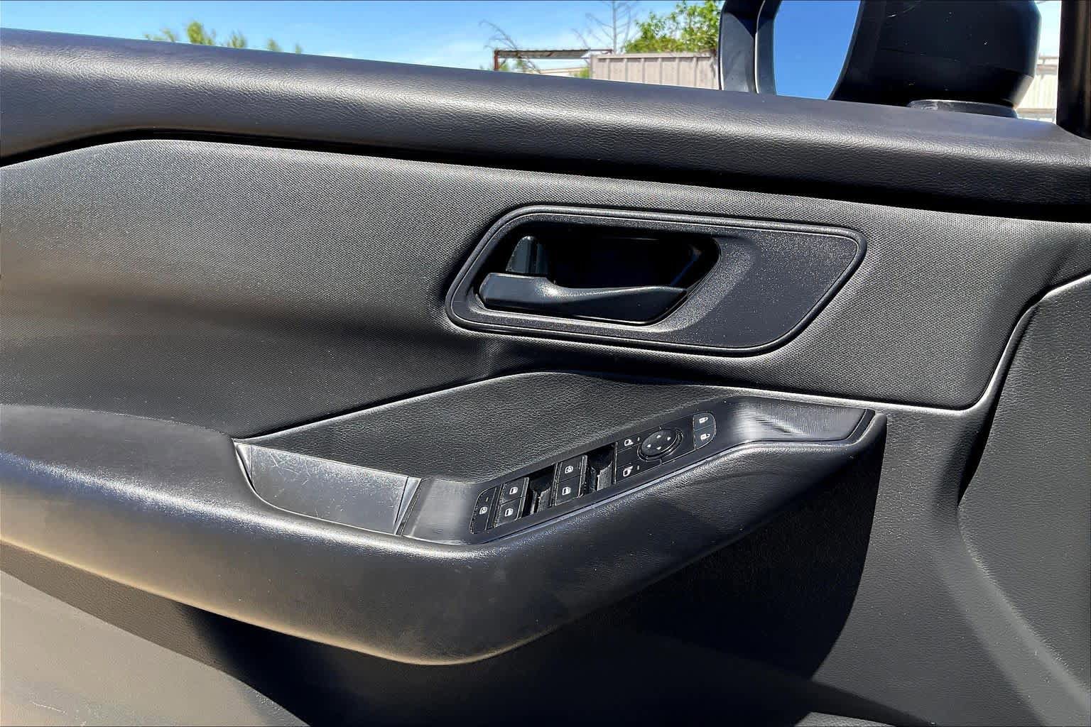 Used 2024 Nissan Rogue S FWD image 34