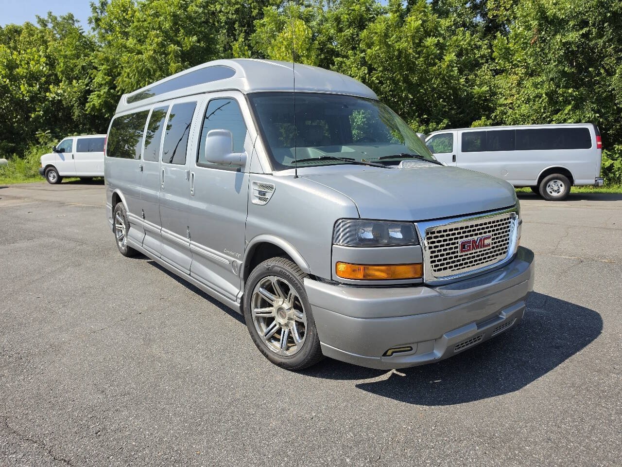 Used 2015 GMC Savana 2500 Extended RWD image 2