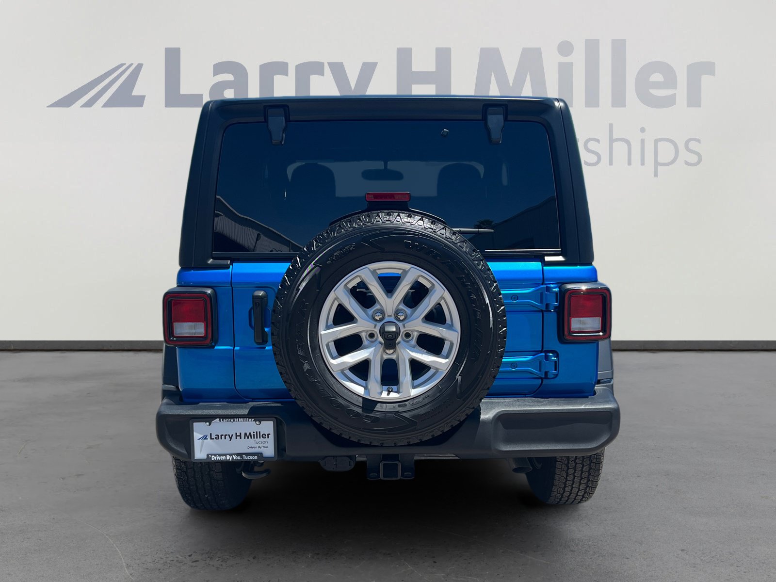 Used 2023 Jeep Wrangler Sport AWD/4WD image 4