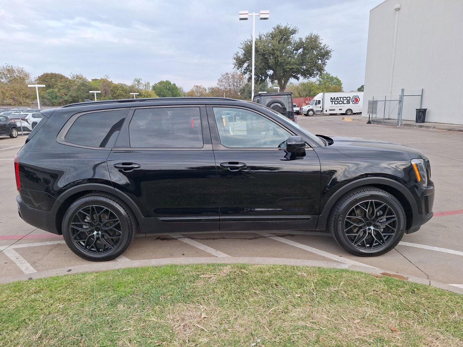 Used 2022 Kia Telluride SX w/ SX Prestige Package image 7