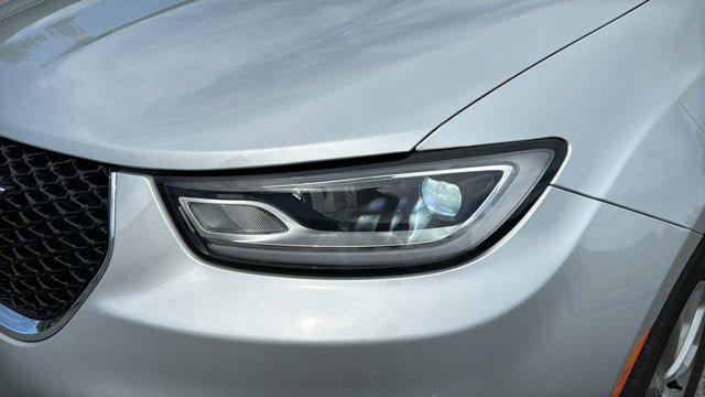 Certified 2024 Chrysler Pacifica Touring-L AWD/4WD image 9